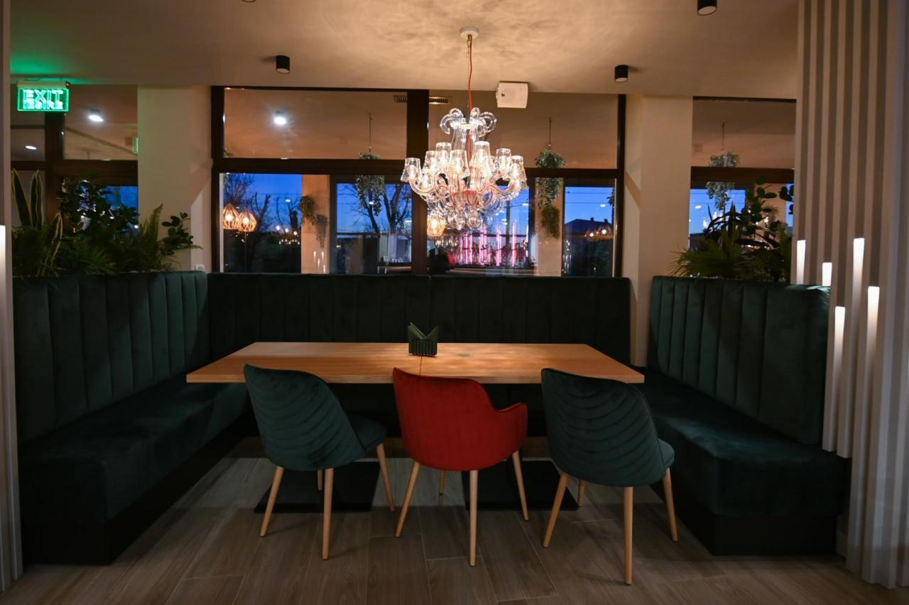 Hotel Xe-Mar Arad Ngoại thất bức ảnh
